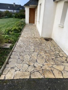 Traitement dallage porte dentree Plouenan 1 - Nettoyage - Morlaix Brest